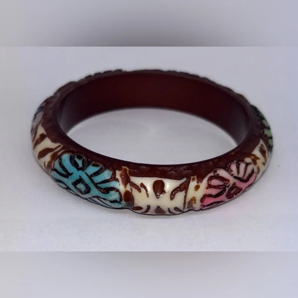 N/A vintage carved